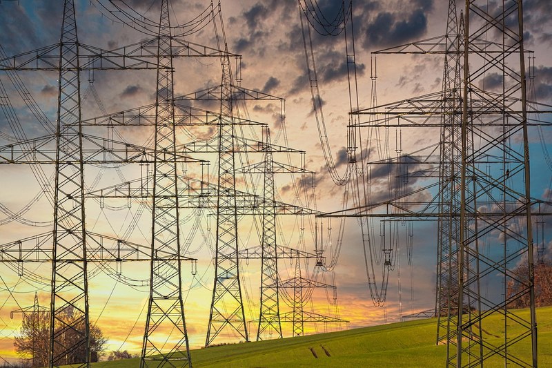 電験三種が扱う送電線と鉄塔